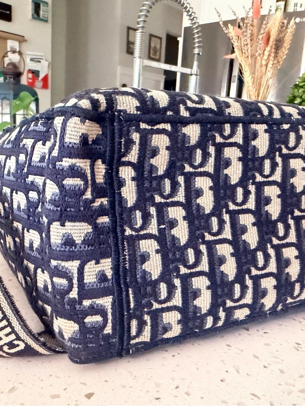 Christian Dior Medium Oblique messenger